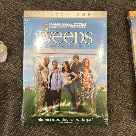 NEW UNOPENED - Weeds Seasons 1-4 DVDs - Picture 2 of 9